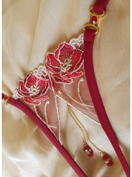 sexy perizoma gioiello rosso aperto all'inguine dal motivo floreale modello Romy