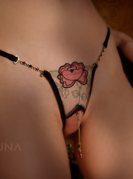 elegante perizoma gioiello aperto all'inguine in tulle con rosa ricamata modello Kali