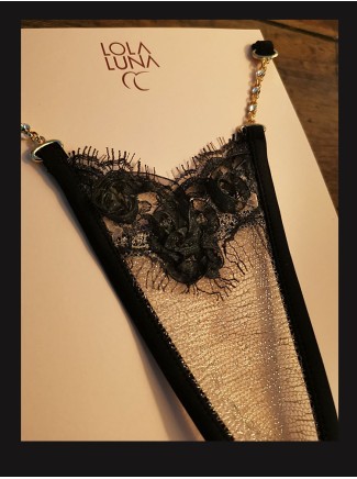 elegante perizoma gioiello con inserto in pizzo nero modello Togo 2