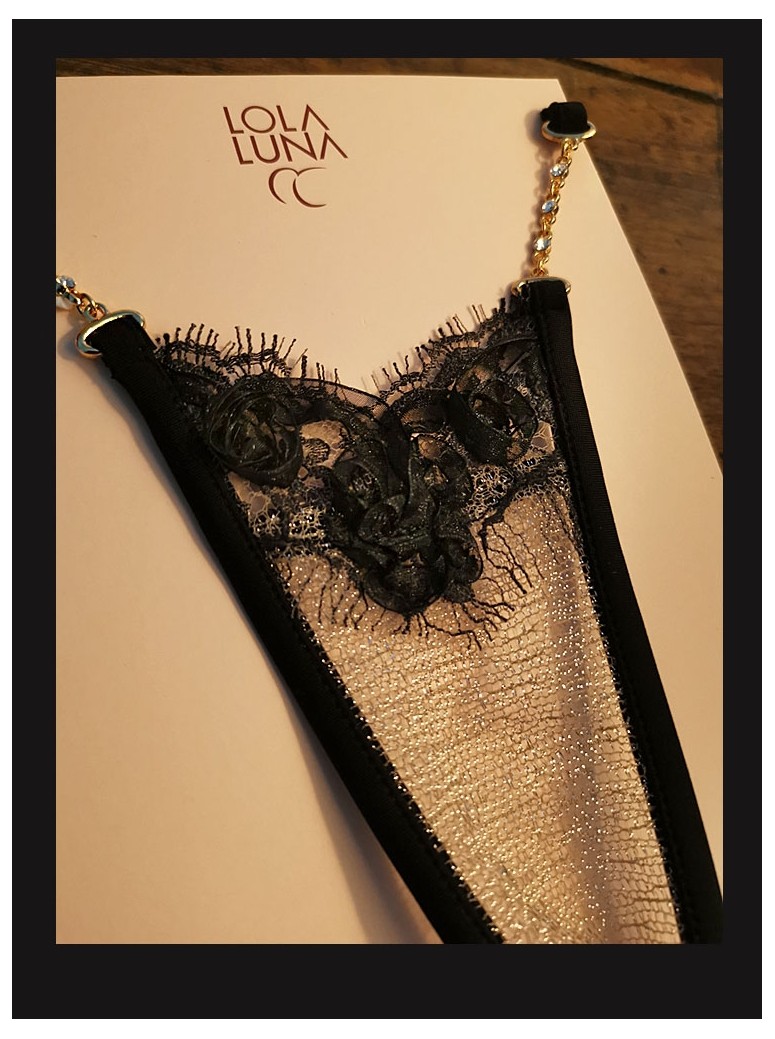 elegante perizoma gioiello con inserto in pizzo nero modello Togo