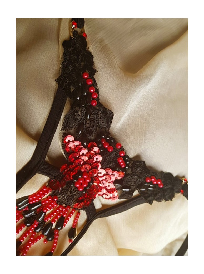 sexy perizoma aperto con paillettes e perline nere rosse modello Polina