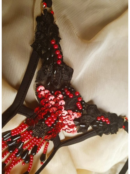 sexy perizoma aperto con paillettes e perline nere rosse modello Polina