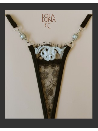 sexy micro perizoma gioiello in pizzo nero con ricami bianchi modello Belize 2