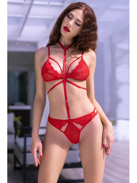 seducente completino in pizzo rosso con stringhe effetto body