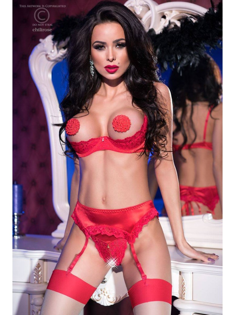 sensuale set in raso rosso tre pezzi con reggiseno aperto