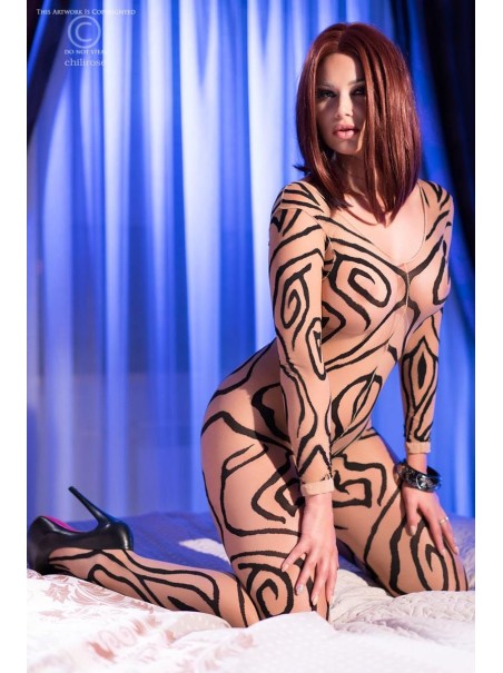 intrigante bodystocking aperta color carne con effetto tatuaggio