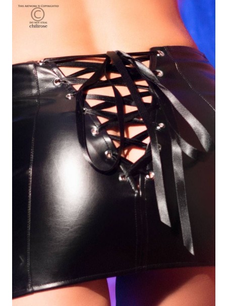 accattivante minigonna nera in ecopelle